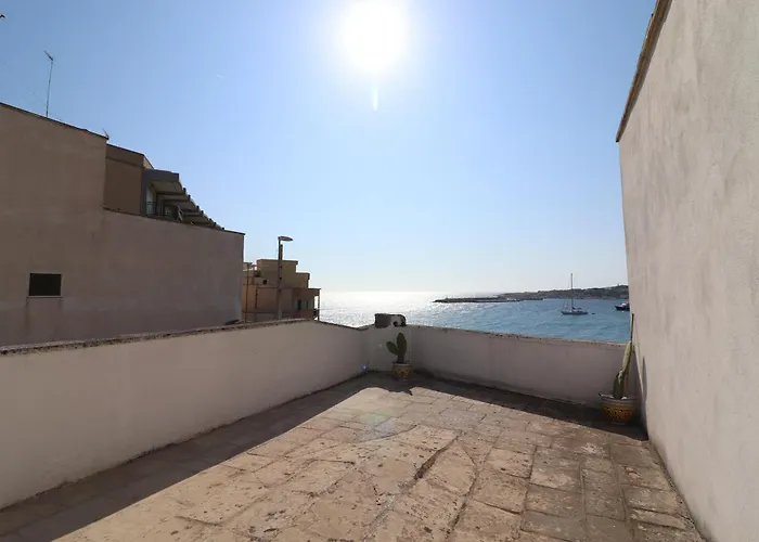 Semesterbostad House Giulia Sea Front