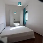 House Giulia Sea Front 度假居 *